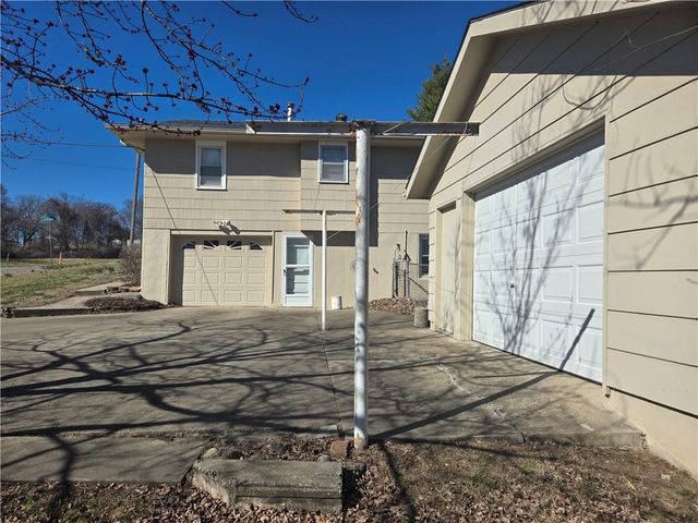 2435 S GLENWOOD Avenue, Independence, MO 64052