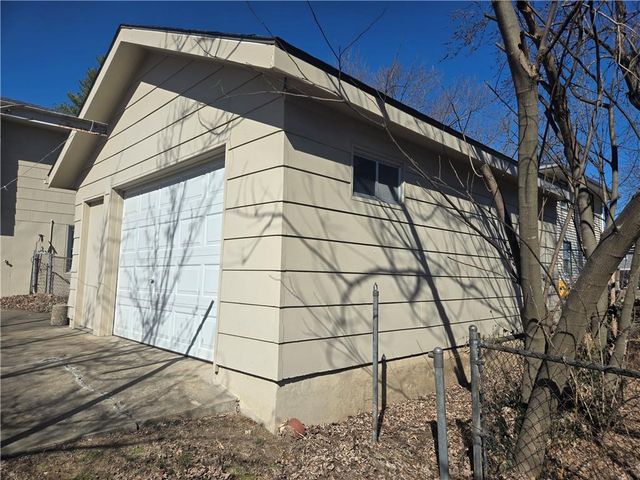 2435 S GLENWOOD Avenue, Independence, MO 64052