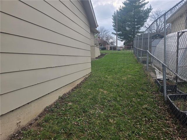 2435 S GLENWOOD Avenue, Independence, MO 64052