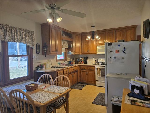 2435 S GLENWOOD Avenue, Independence, MO 64052