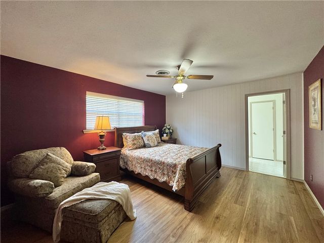 1101 S LAREDO Avenue, Russellville, AR 72801