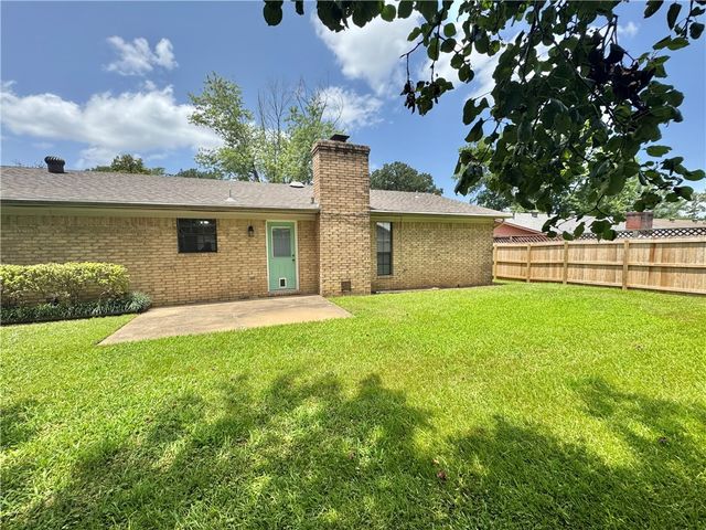 1101 S LAREDO Avenue, Russellville, AR 72801