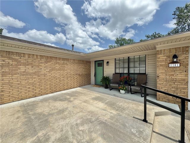 1101 S LAREDO Avenue, Russellville, AR 72801