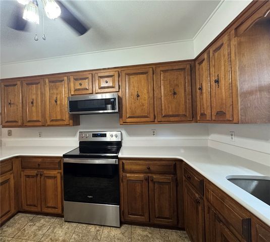 1101 S LAREDO Avenue, Russellville, AR 72801