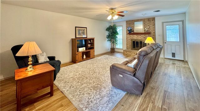 1101 S LAREDO Avenue, Russellville, AR 72801