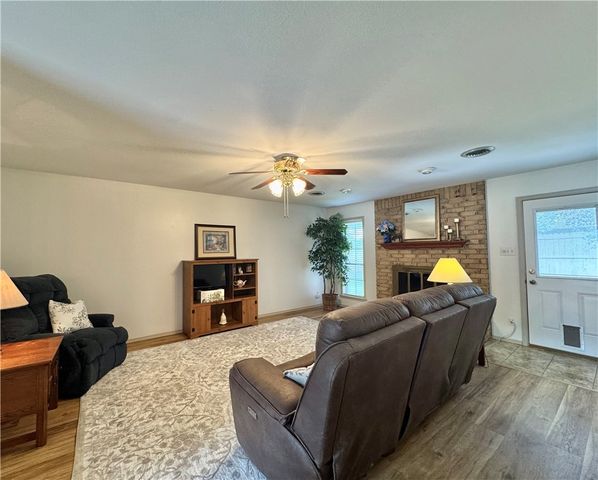 1101 S LAREDO Avenue, Russellville, AR 72801