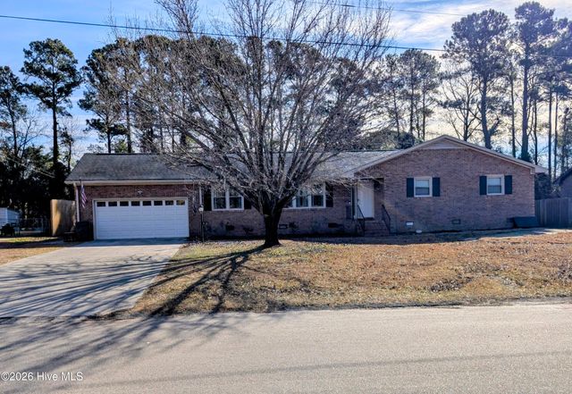 5623 Wood Ridge Road, Wilmington, NC 28409