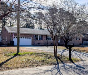 5623 Wood Ridge Road, Wilmington, NC 28409