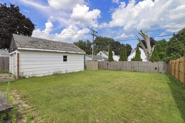 7821 22nd AVENUE, Kenosha, WI 53143