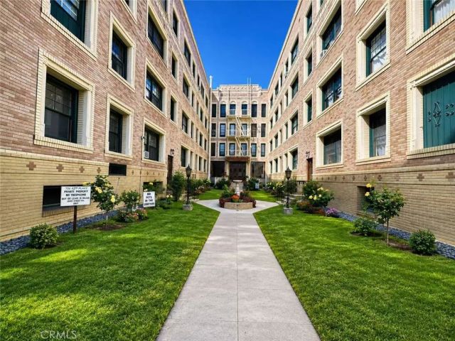 2121 James M Wood Boulevard 411, Los Angeles, CA 90006
