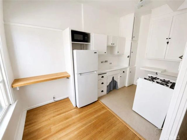 2121 James M Wood Boulevard 411, Los Angeles, CA 90006