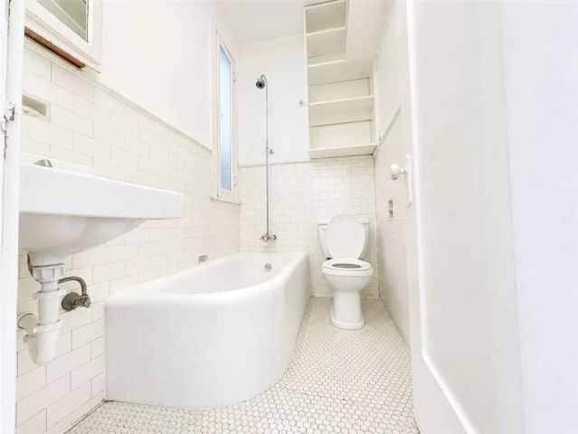 2121 James M Wood Boulevard 411, Los Angeles, CA 90006
