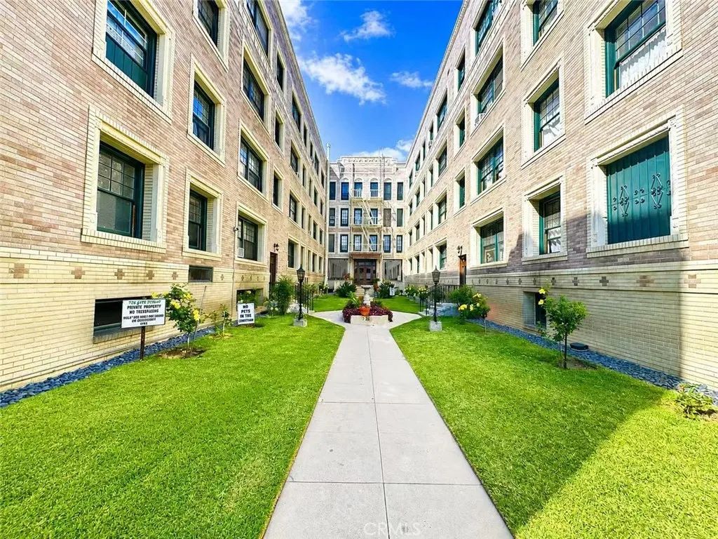 2121 James M Wood Boulevard 411, Los Angeles, CA 90006