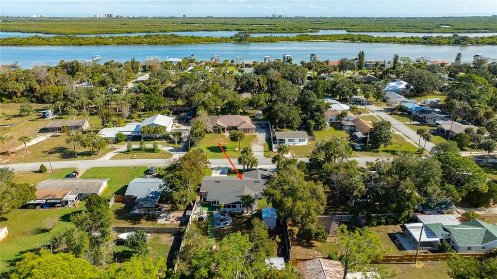 Image 2 of property listing at 1010 FERNALD STREET, Edgewater, FL 32132