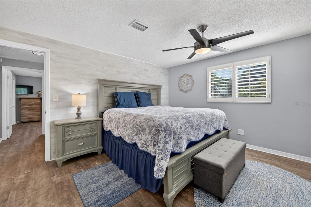 Image 15 of property listing at 1010 FERNALD STREET, Edgewater, FL 32132