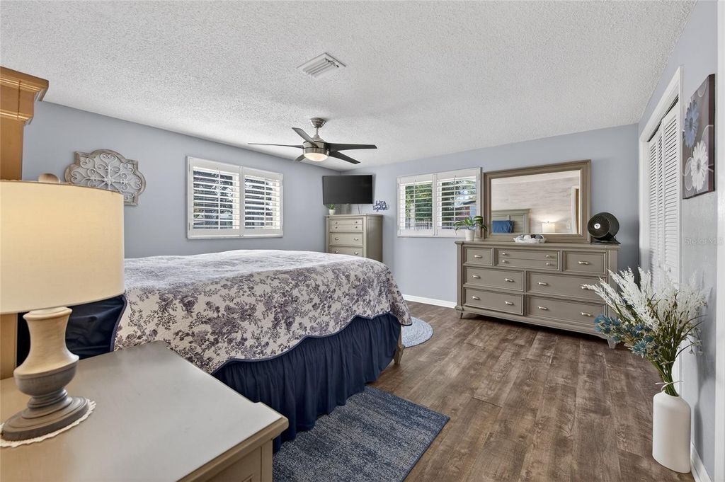 Image 16 of property listing at 1010 FERNALD STREET, Edgewater, FL 32132