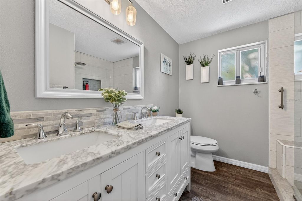 Image 17 of property listing at 1010 FERNALD STREET, Edgewater, FL 32132