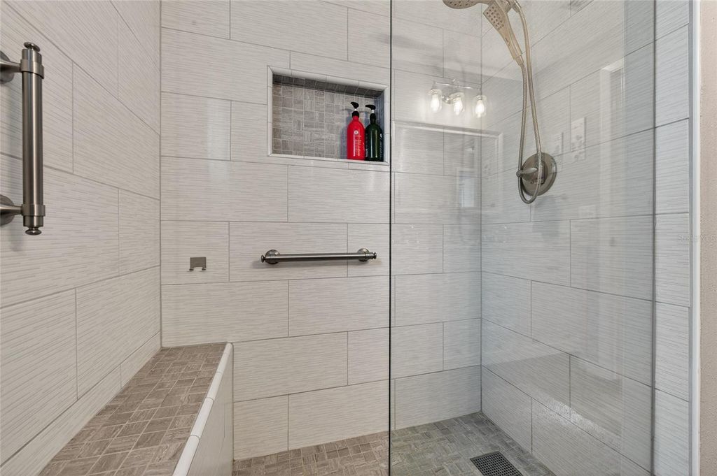 Image 18 of property listing at 1010 FERNALD STREET, Edgewater, FL 32132