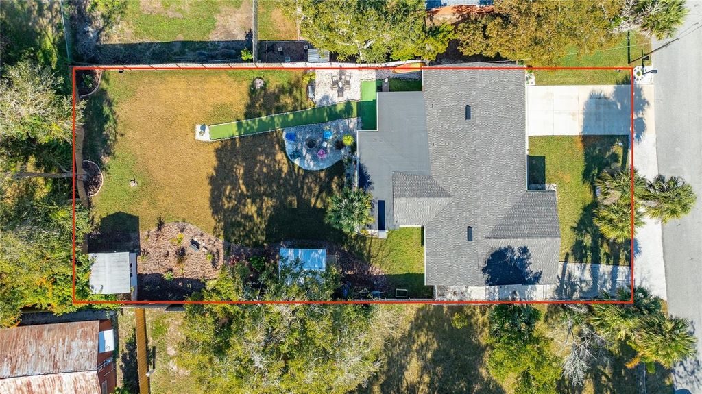 Image 3 of property listing at 1010 FERNALD STREET, Edgewater, FL 32132