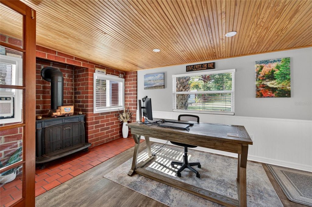 Image 22 of property listing at 1010 FERNALD STREET, Edgewater, FL 32132