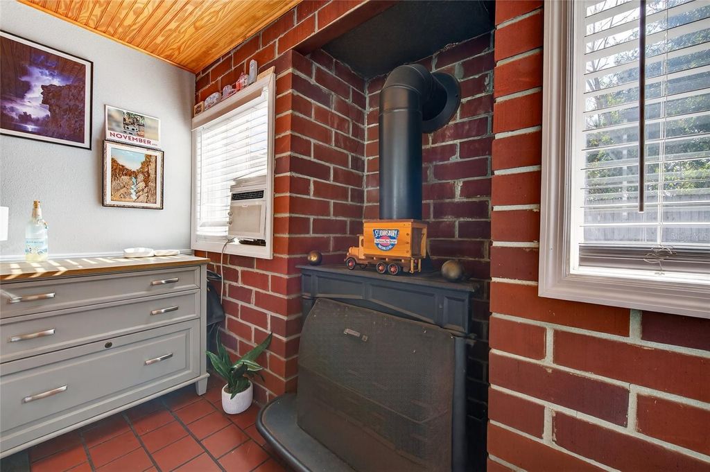 Image 24 of property listing at 1010 FERNALD STREET, Edgewater, FL 32132