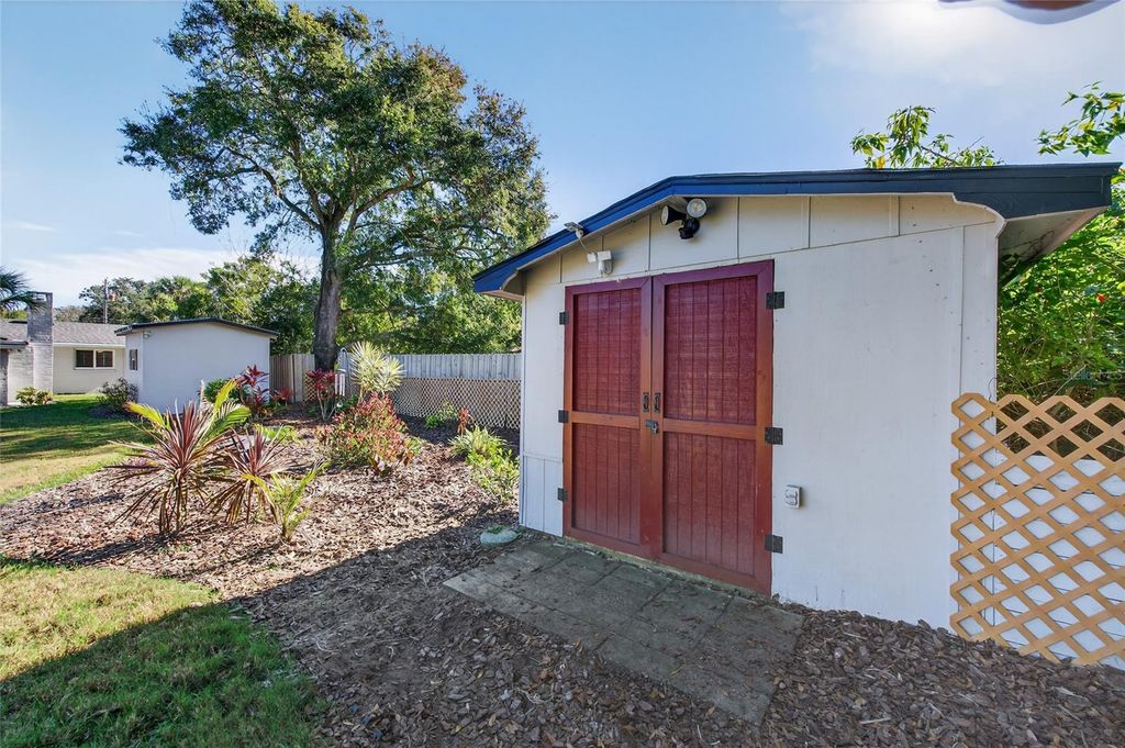 Image 33 of property listing at 1010 FERNALD STREET, Edgewater, FL 32132