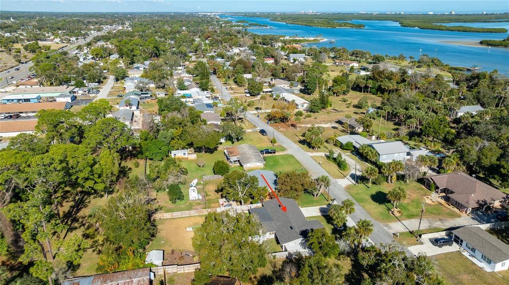 Image 43 of property listing at 1010 FERNALD STREET, Edgewater, FL 32132