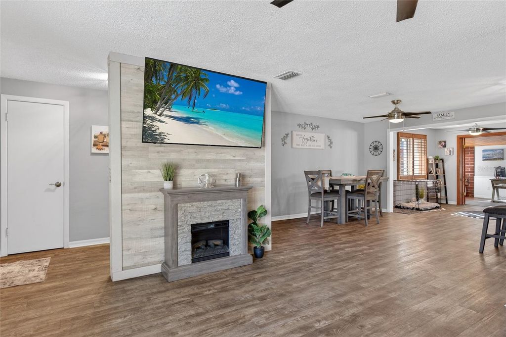 Image 8 of property listing at 1010 FERNALD STREET, Edgewater, FL 32132