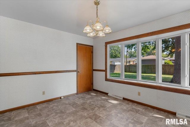8 Foresters Lane, Springfield, IL 62704