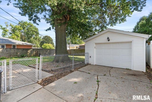 8 Foresters Lane, Springfield, IL 62704