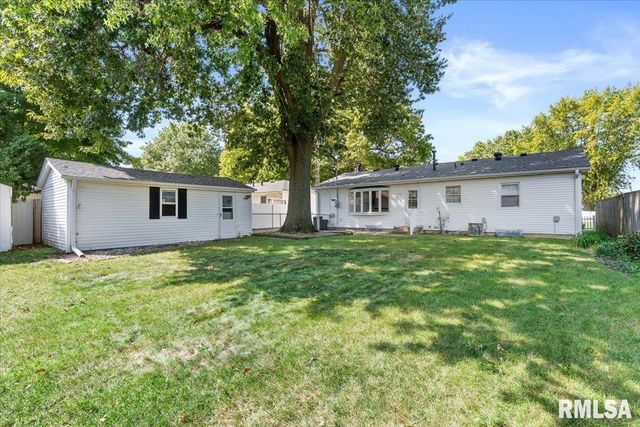8 Foresters Lane, Springfield, IL 62704