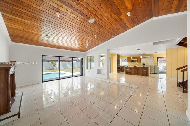 4231 NW 73rd Ave, Lauderhill, FL 33319