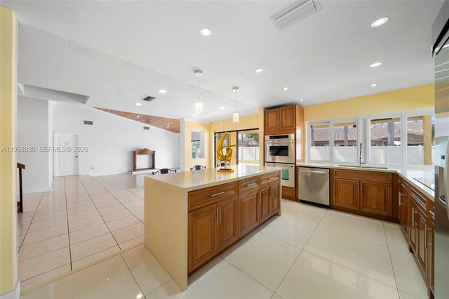 4231 NW 73rd Ave, Lauderhill, FL 33319