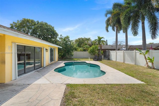 4231 NW 73rd Ave, Lauderhill, FL 33319