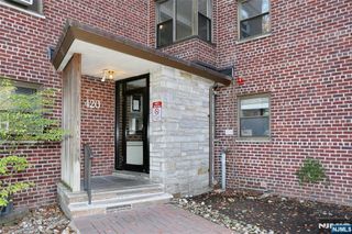 420 Park Place 1H, Fort Lee, NJ 07024