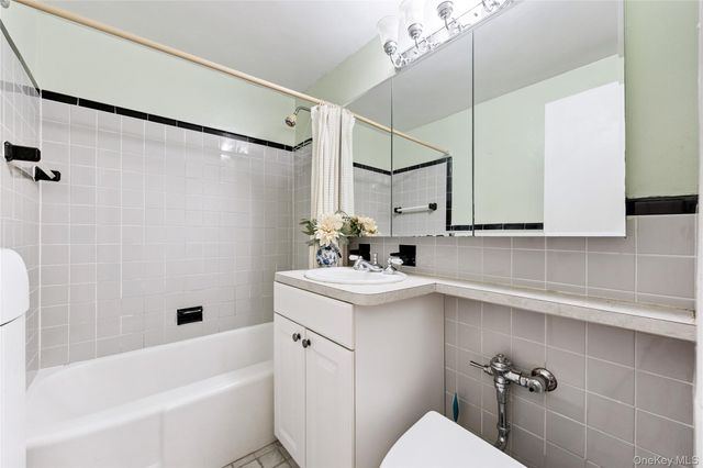 110-45 Queens Blvd 807, Forest Hills, NY 11375