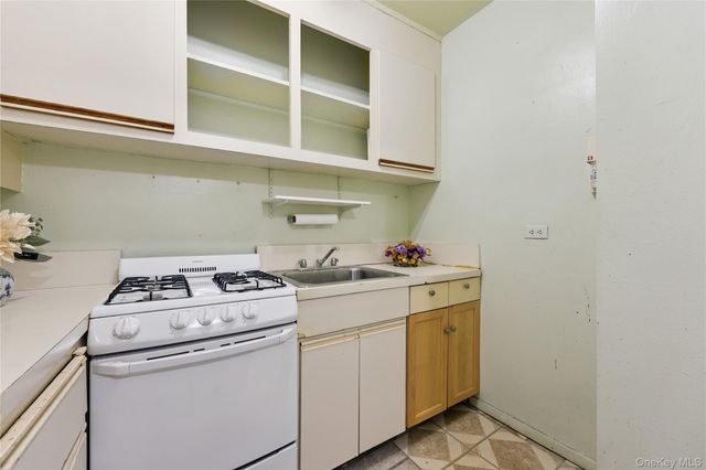 110-45 Queens Blvd 807, Forest Hills, NY 11375