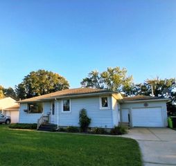 215 E Lincoln AVENUE, Hartford, WI 53027