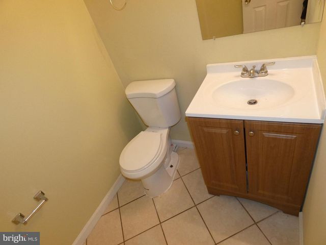 3495 CASTLE HILL DR, Woodbridge, VA 22193