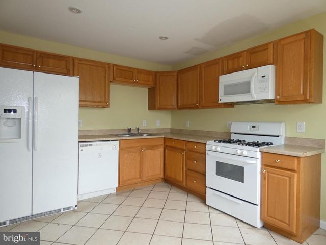 3495 CASTLE HILL DR, Woodbridge, VA 22193