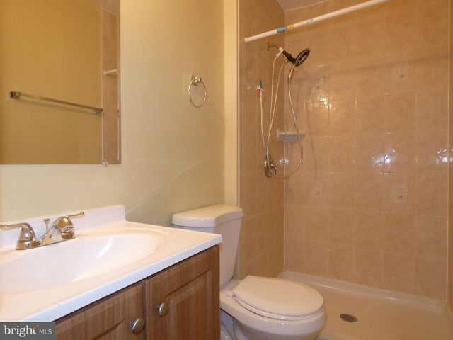 3495 CASTLE HILL DR, Woodbridge, VA 22193