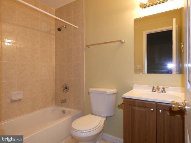 3495 CASTLE HILL DR, Woodbridge, VA 22193