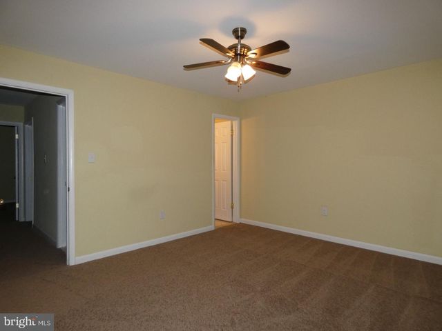 3495 CASTLE HILL DR, Woodbridge, VA 22193