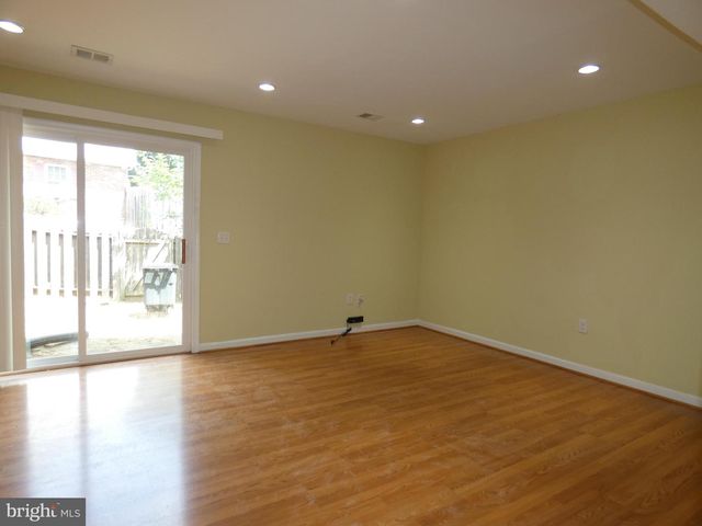 3495 CASTLE HILL DR, Woodbridge, VA 22193