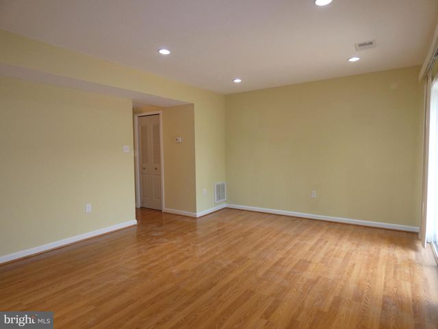 3495 CASTLE HILL DR, Woodbridge, VA 22193