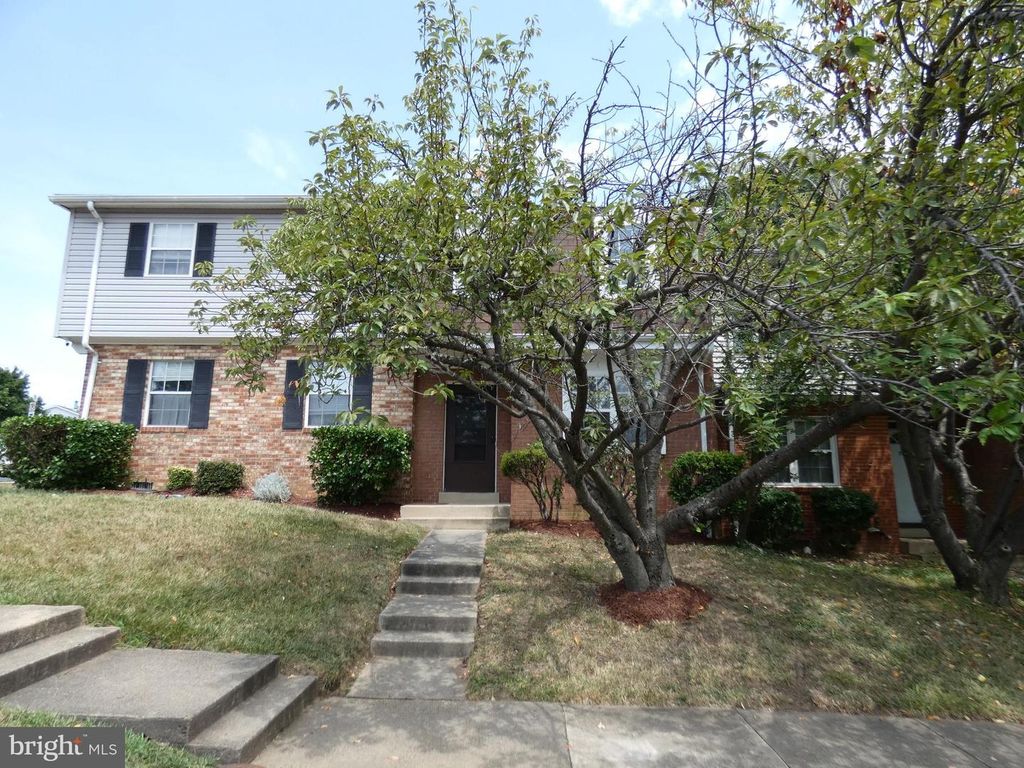 3495 CASTLE HILL DR, Woodbridge, VA 22193