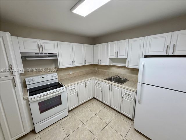 2025 NE 164th St 608, North Miami Beach, FL 33162