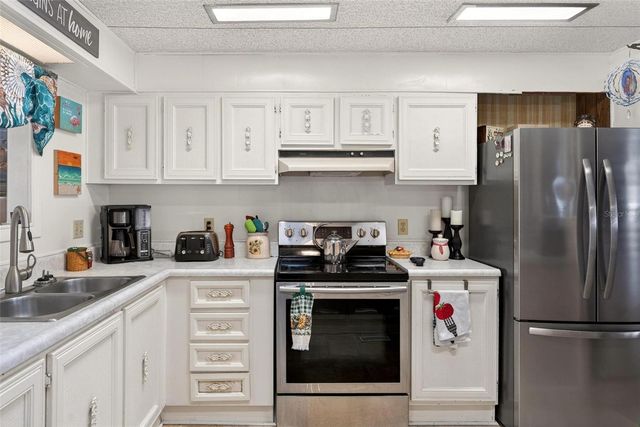 1018 SOUTHLAND DRIVE, Tavares, FL 32778