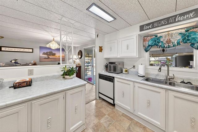 1018 SOUTHLAND DRIVE, Tavares, FL 32778