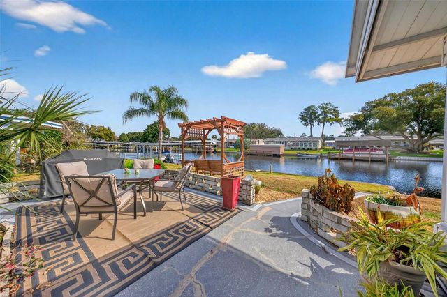 1018 SOUTHLAND DRIVE, Tavares, FL 32778